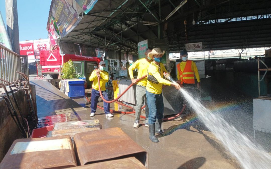 เทศบาลตำบลสูงเนิน สนับสนุนน้ำล้างตลาดเช้า